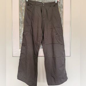 Nike Women’s Dark Grey-Brown Cargo Pants with Side Pockets